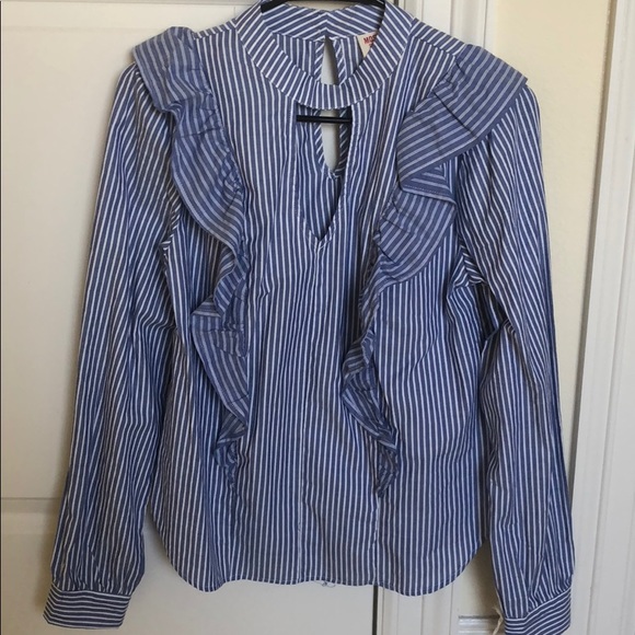 NWT Cute Ruffle Blouse 💕 - Picture 3 of 4